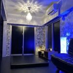 広い部屋で施術…
